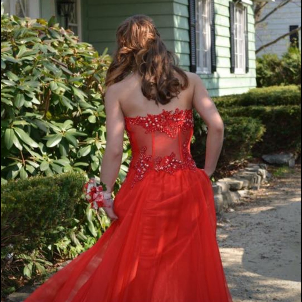 Red prom dress